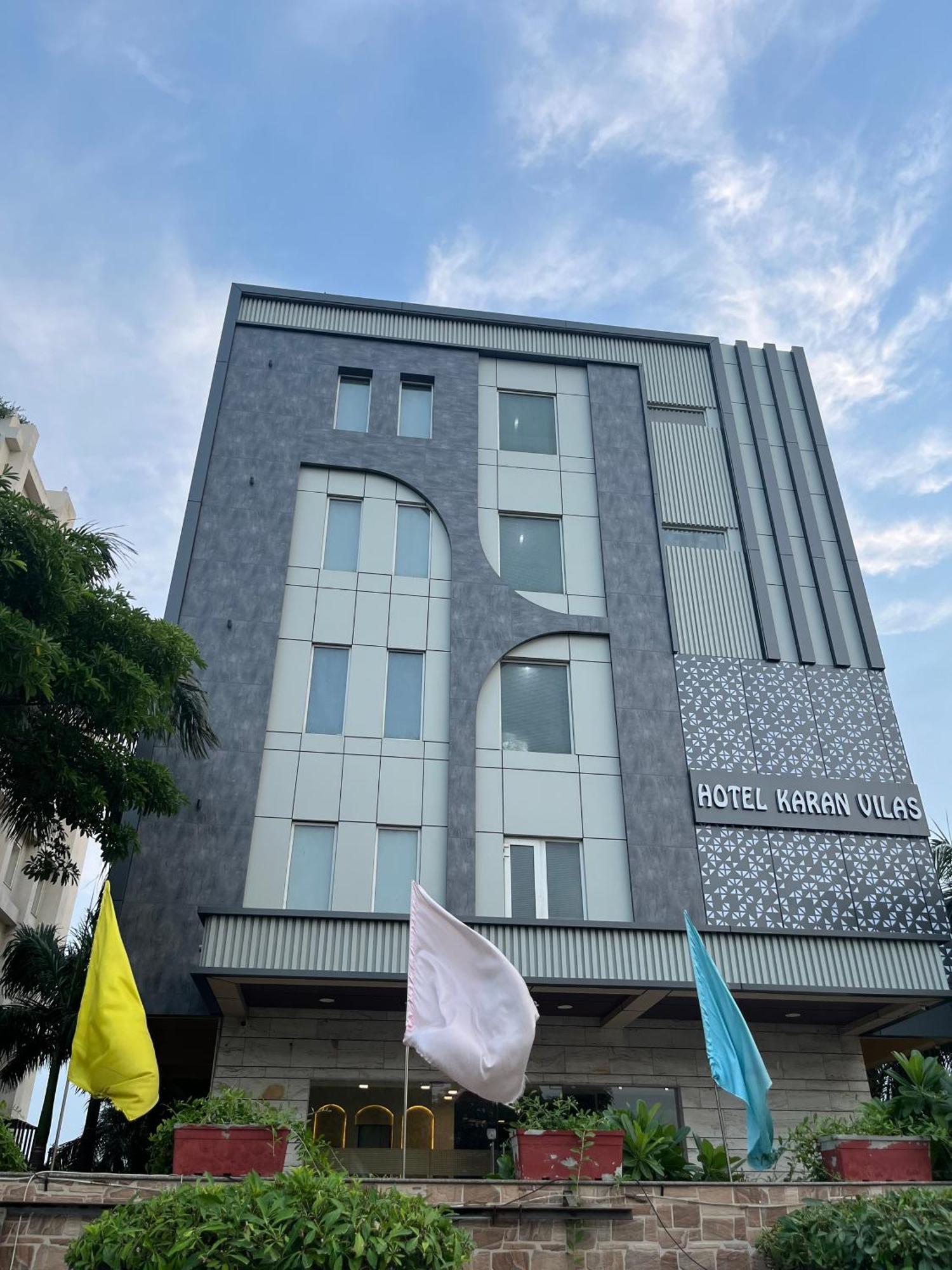 Hotel Karan 3*