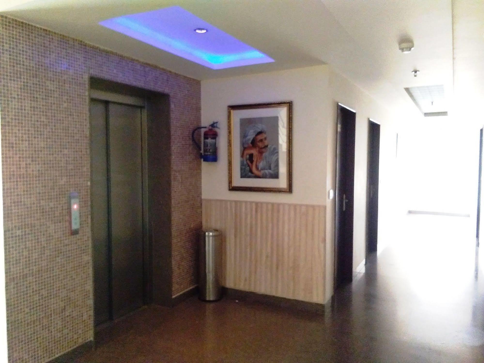 Karan 3* Agra (Uttar Pradesh)